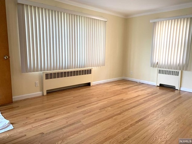 14 W Edsall Ave, Palisades Park, NJ 07650
