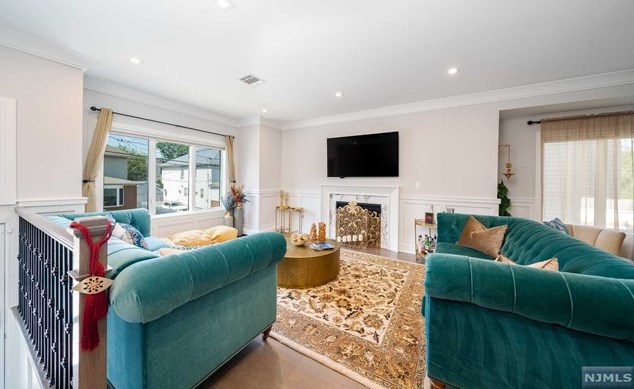 814 Glen Rd, West Fort Lee, NJ 07024-1511