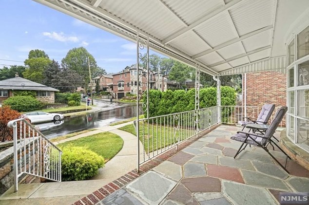 255 Forest Rd, West Fort Lee NJ  07024-4341 exterior