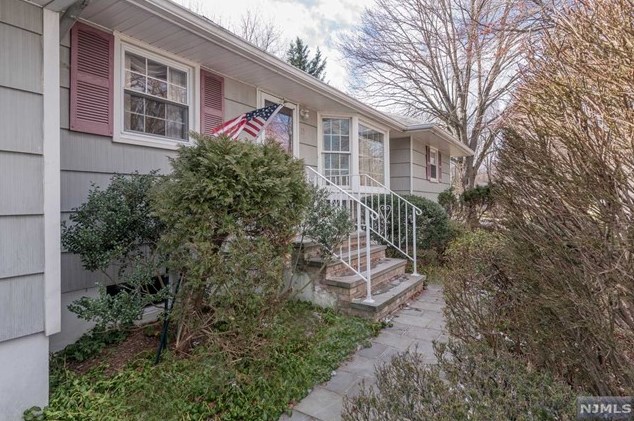13 Camron Ct, Montvale, NJ 07645