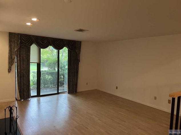 13 Carlyle Ct #13, Teaneck, NJ 07666