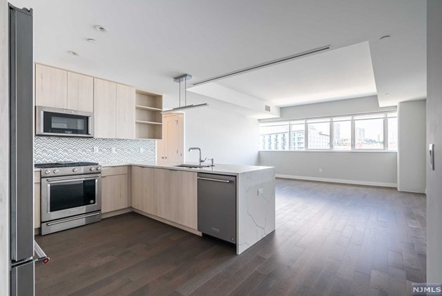 800 Ave At Port Imperial #702, Union City, NJ 07086