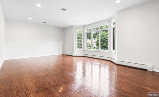 40 E Oakdene Ave #a, Palisades Park, NJ 07650