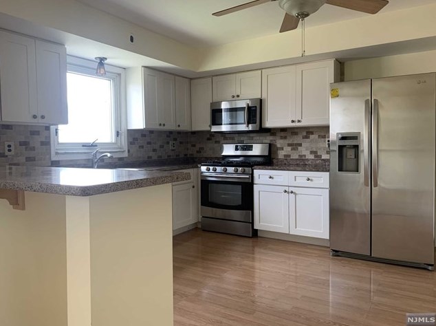 1440 10th St, West Fort Lee, NJ 07024