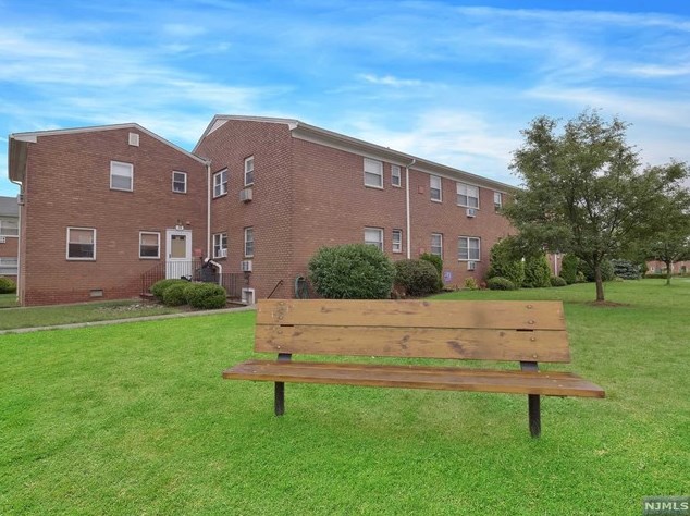 47 Hinchman Ave, Wayne NJ  07470-2309 exterior
