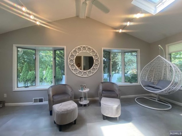 16 Lachmund Ct, Westwood NJ  07675-7253 exterior