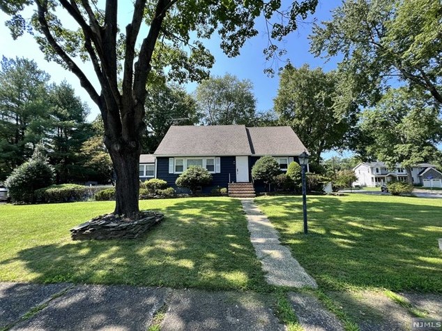 16 Lachmund Ct, Westwood NJ  07675-7253 exterior