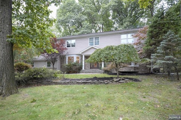 604 High Mountain Rd, Franklin Lakes, NJ 07417