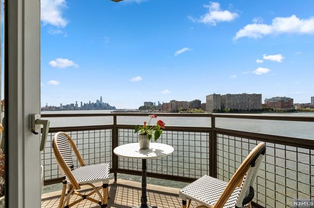 600 Harbor Blvd #934/936, Union City, NJ 07086