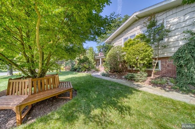 19 Wendy Ln, Closter, NJ 07624