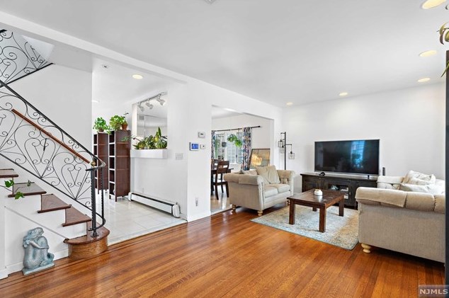 758 Jefferson Ave, Cliffside Park, NJ 07010-2130