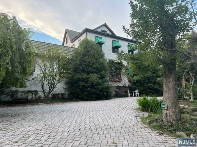 25 Prospect Ave, Westwood, NJ 07677