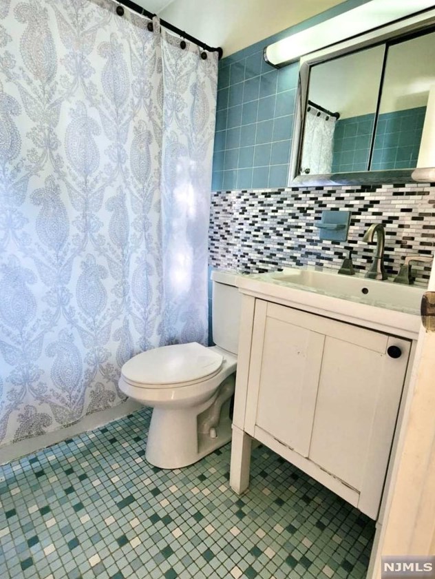 332 Prospect Ave, Bergenfield NJ  07621-1248 exterior