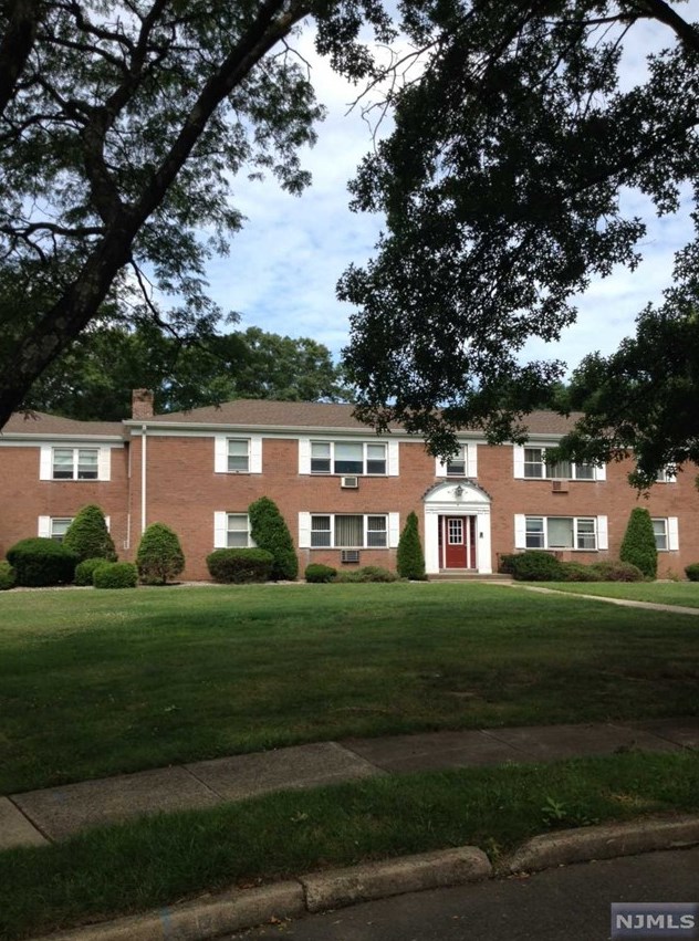 6 Rustic Cir, Montvale, NJ 07645