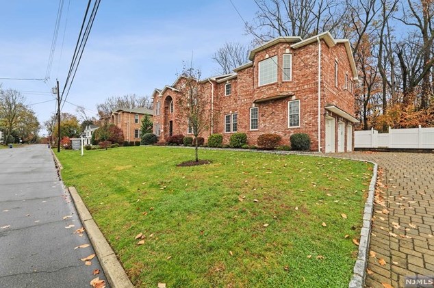 40 Glenwood Ave, Demarest, NJ 07627