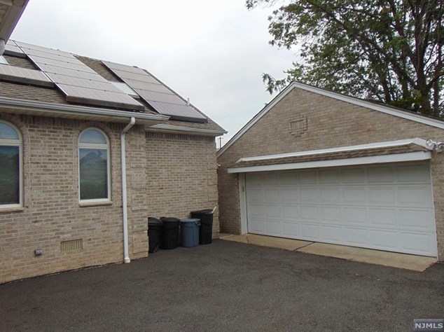 472 Steinway Rd, Saddle Brook, NJ 07663-5944