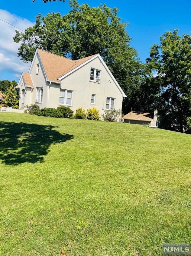 44 Lexington Ave, Rochelle Park, NJ 07662