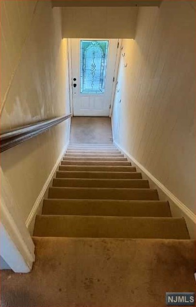 5 Reidel Ct #2, Secaucus, NJ 07094