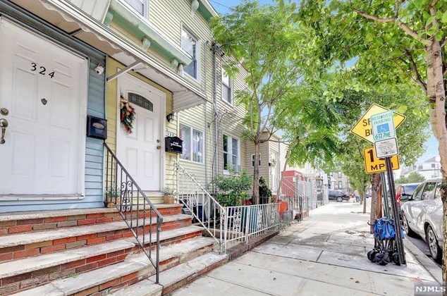 322 12th St, Union City, NJ 07087