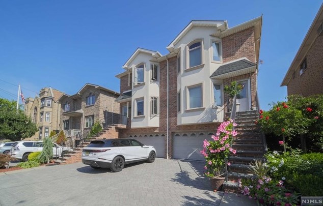 241 Knox Ave, Cliffside Park, NJ 07010