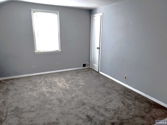 160 E 54th St, Elmwood Park, NJ 07407