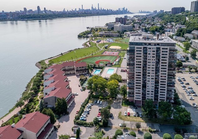 1203 River Rd #17l, Edgewater, NJ 07020