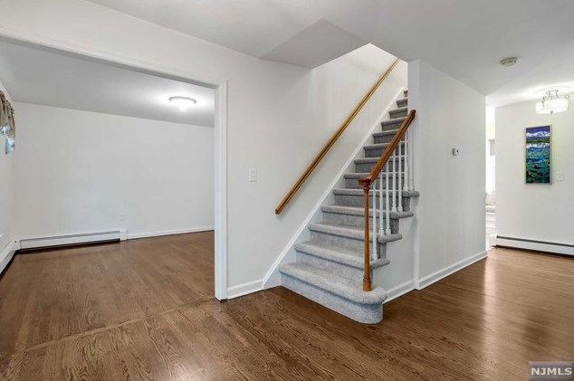 46 Green Hill Rd, Kinnelon, NJ 07405