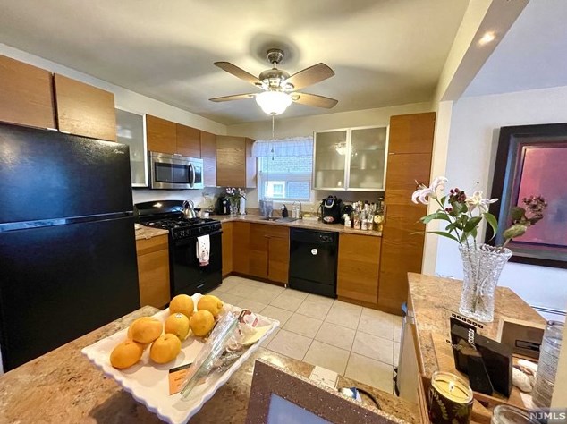 1038 Kingsland Ln, West Fort Lee, NJ 07024
