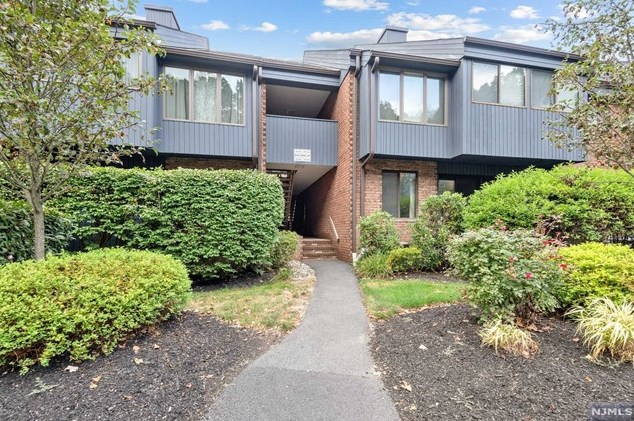 162 Indian Hollow Court #162, Mahwah, NJ 07430