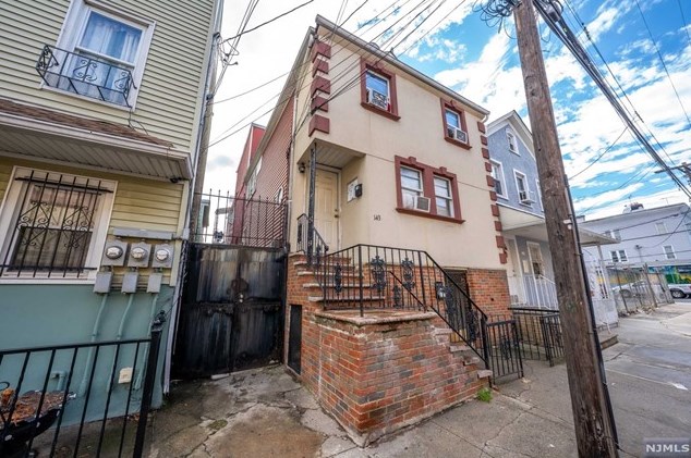 143 Tichenor St, Newark, NJ 07105