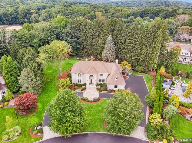 7 Dansfield Ct, Upper Saddle River, NJ 07458