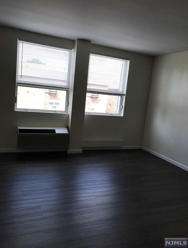 40 Washington Ave #b11, Dumont, NJ 07628