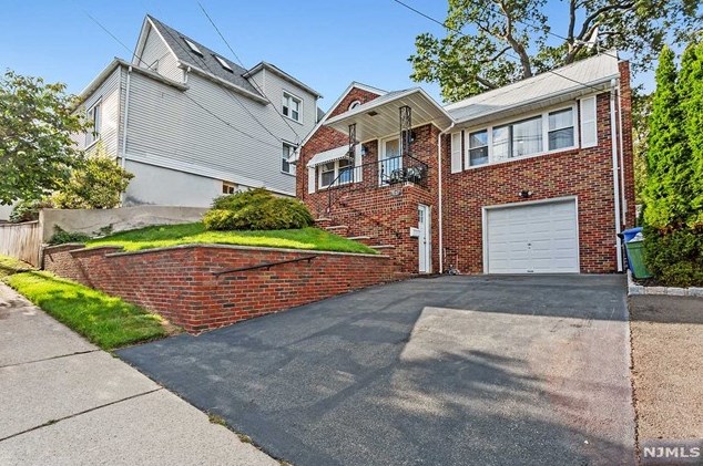 137 Hartmann Ave, Outwater, NJ 07026