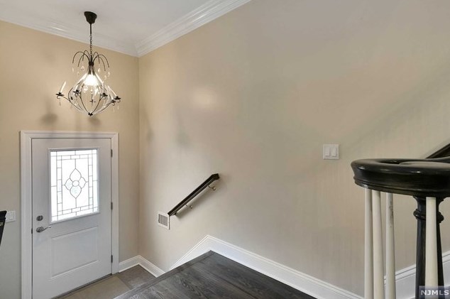 37 Michael Ln, Wallington, NJ 07057