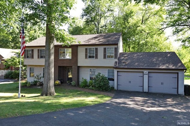 662 Pascack Rd, Paramus, NJ 07652