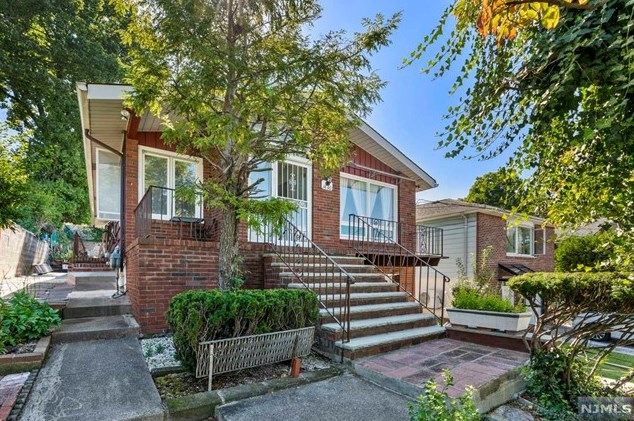 1440 13th St, West Fort Lee, NJ 07024-2005