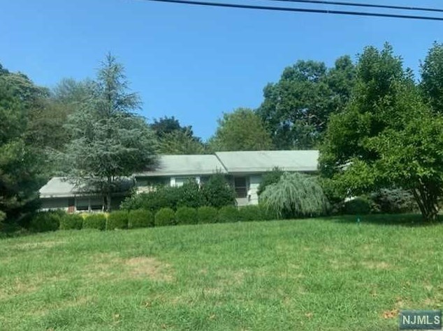 465 Meer Ave, Wyckoff, NJ 07481-1837