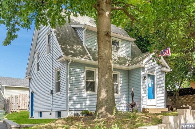 4 Sunderland Ave, Rutherford, NJ 07070-1138