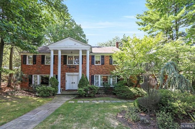 20 Allison Dr, Englewood, NJ 07632