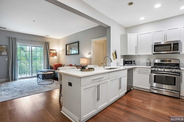 2107 Windsor Park Ct, Englewood, NJ 07631
