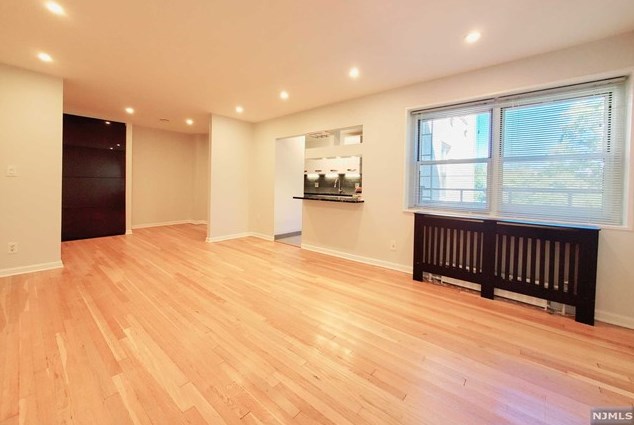 2215 N Central Rd Apt 5f, West Fort Lee, NJ