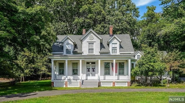 280 Old Tappan Rd, Westwood, NJ 07675