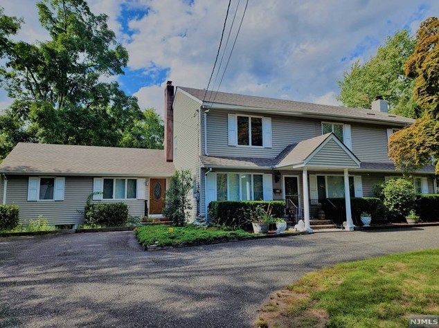 815 Highland Ave, Paramus, NJ 07652