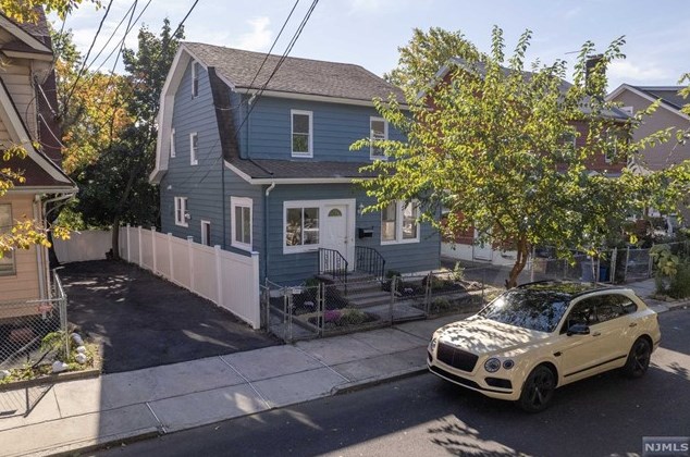 80 Pine Grove Ter, Newark NJ  07106-1950 exterior