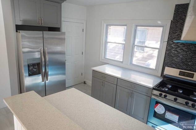 78 Pine Grove Ter, Newark, NJ 07106-1950