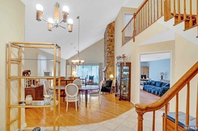 97 Suleski Ct, Mahwah, NJ 07430