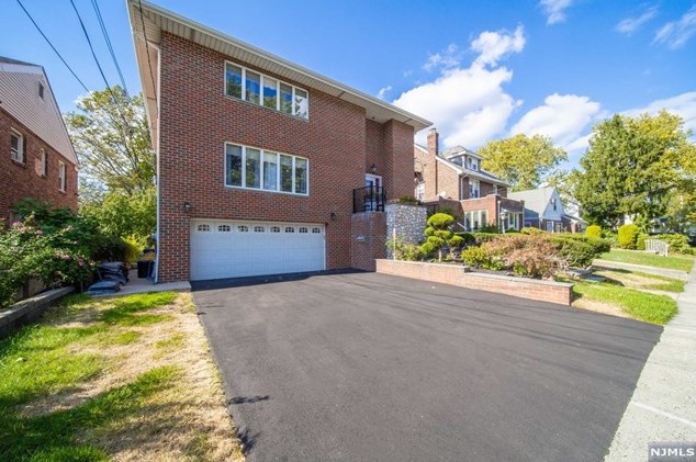 313 Hillside Ave, Palisades Park, NJ 07650
