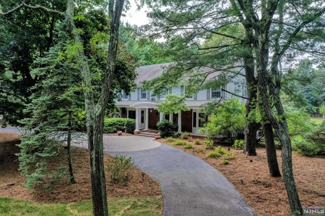 2 Westwind Ct, Upper Saddle River, NJ 07458