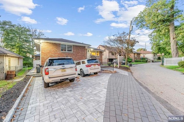 481 Linden Ct, Ridgefield, NJ 07657