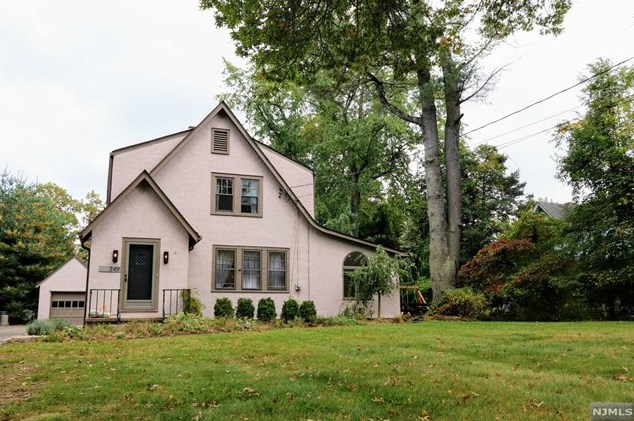 249 Goffle Rd, Ridgewood, NJ 07450